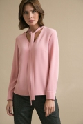 Розовая блузка c воротником бант Emka B2419/mackena