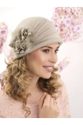 Женская шапка по голове с декором Willi Breza