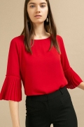 Красная блузка с плиссировкой Emka B2404/orabella