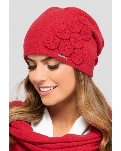 Красная шапка с драпировкой складок сзади Kamea Burgos